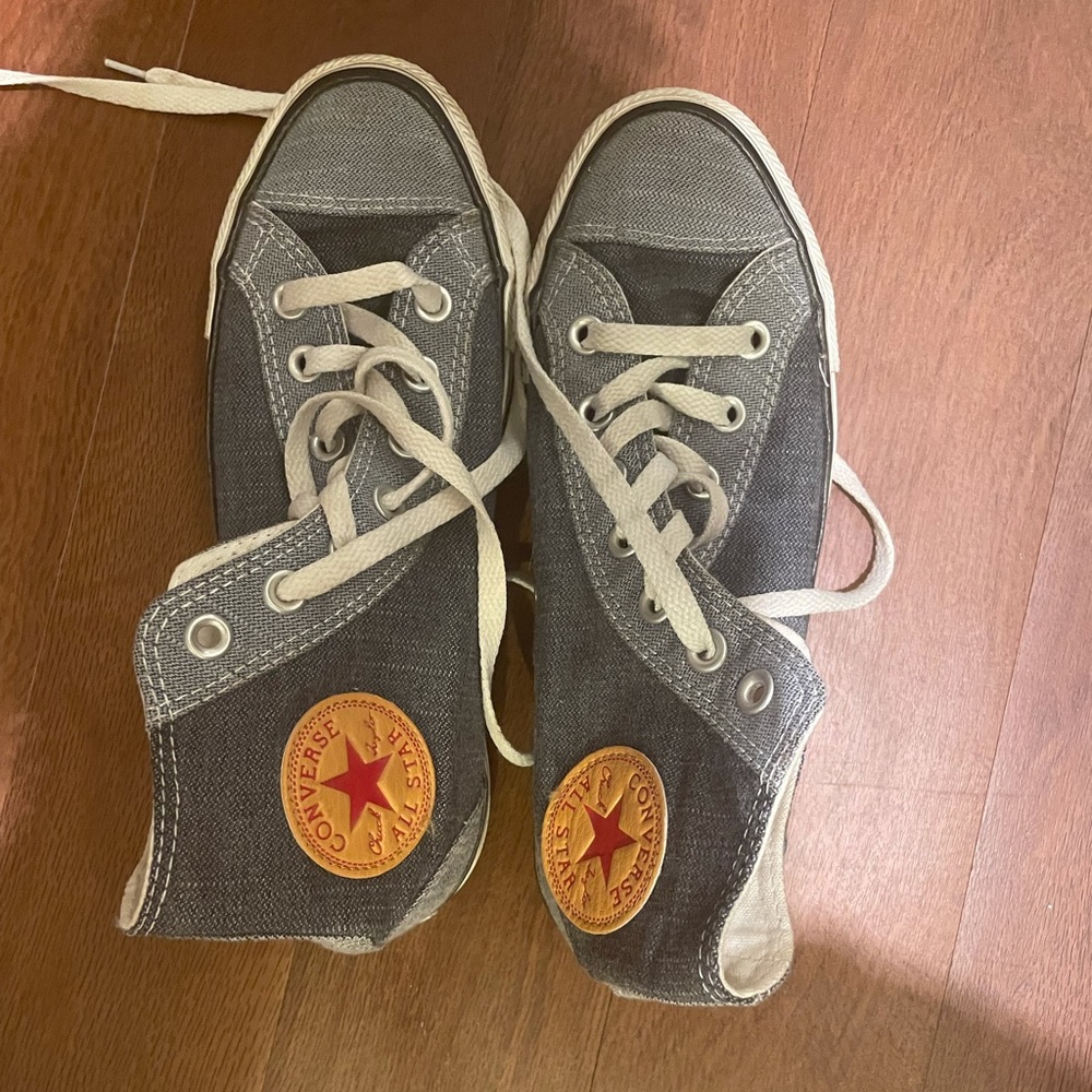 Converse size 7.5 shoe